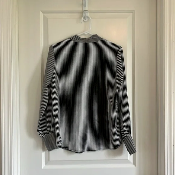 Adrianna Papell striped blouse size small - Picture 4 of 4